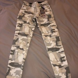 Coco + Carmen OMG! Jeans in White Camo